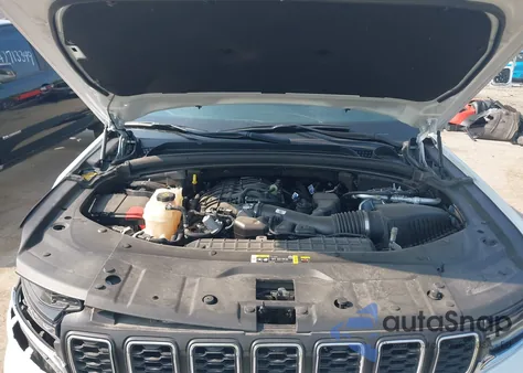 2024 Jeep Grand Cherokee L Laredo 4X4 z USA, uszkodzony, nr VIN 1C4RJKAG1R8532822